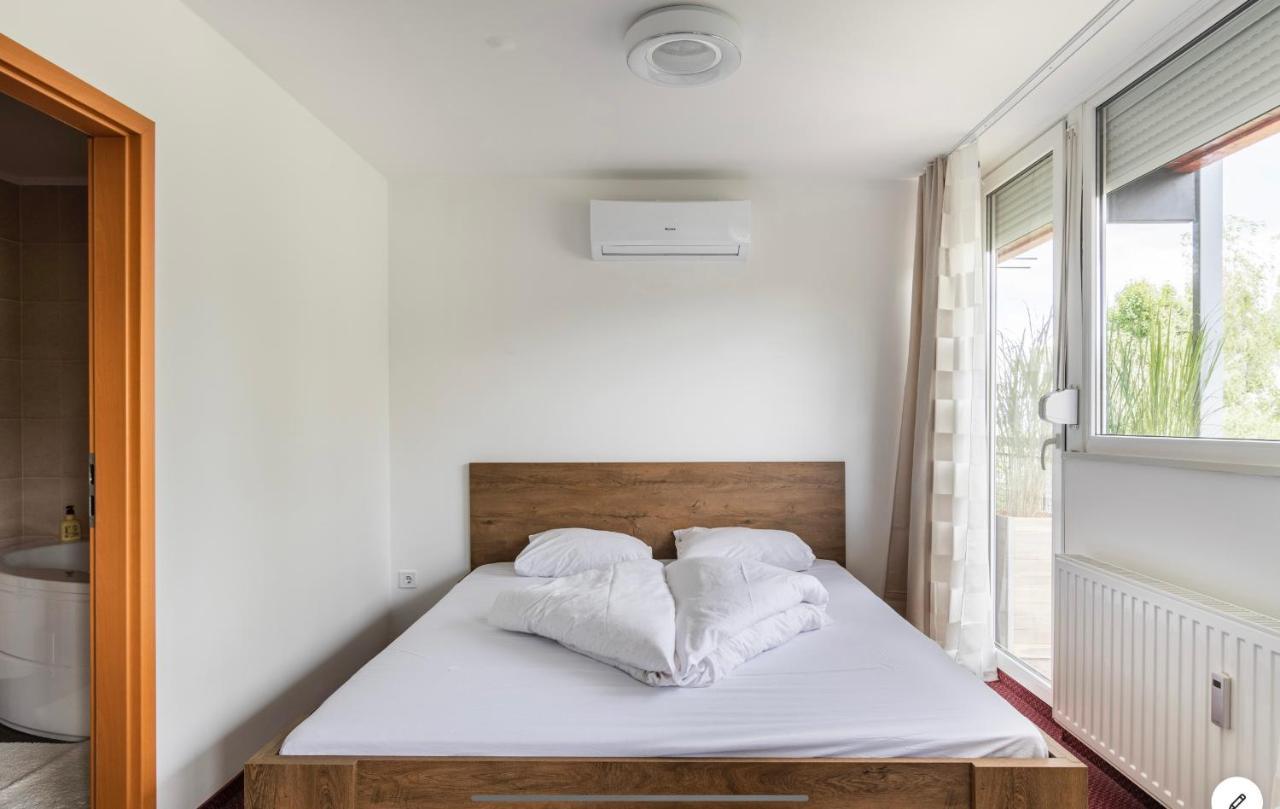 Sinus Premium Aparthotel Siofok Exterior photo